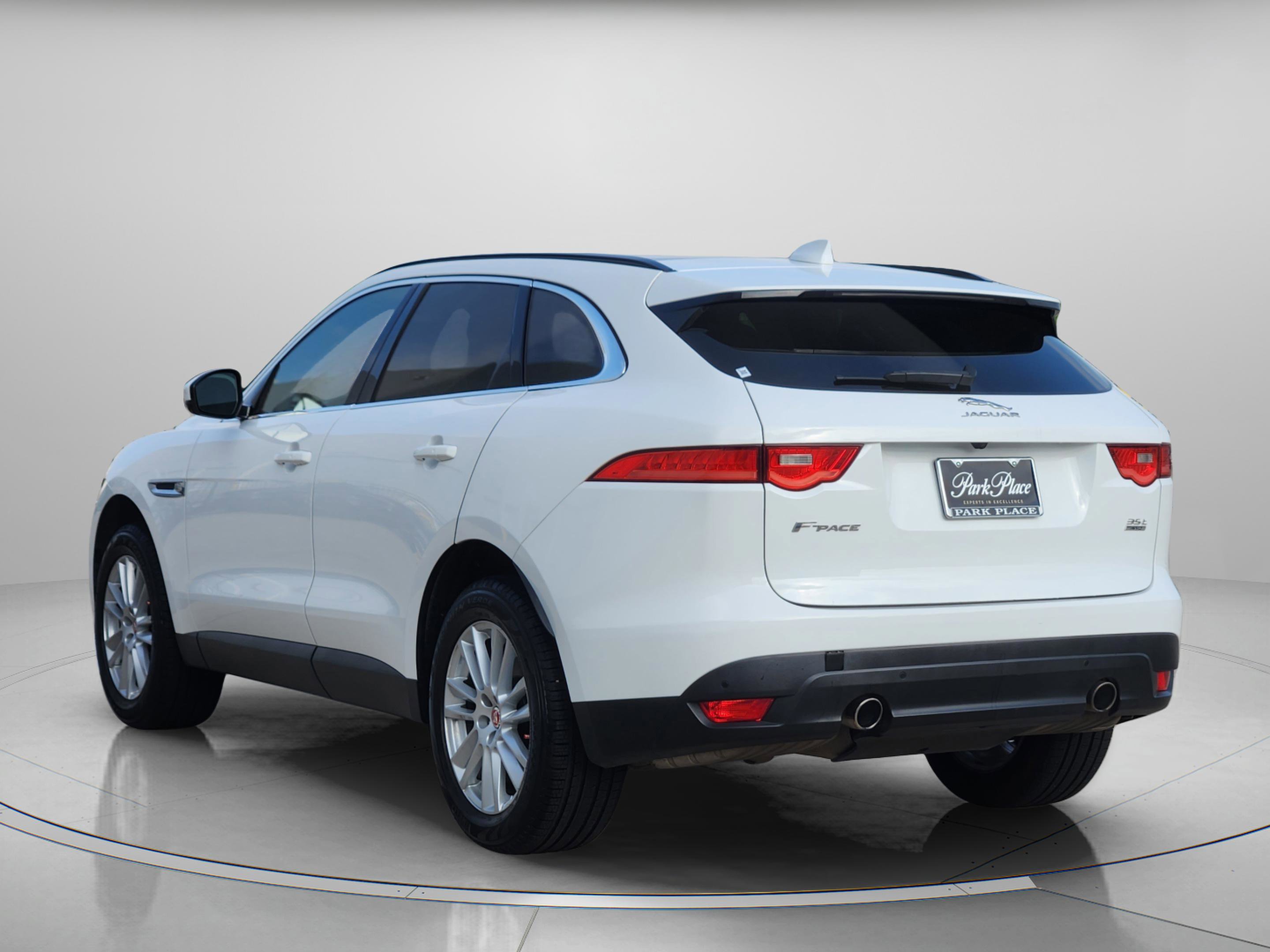 Used 2017 Jaguar F-PACE Prestige image 3