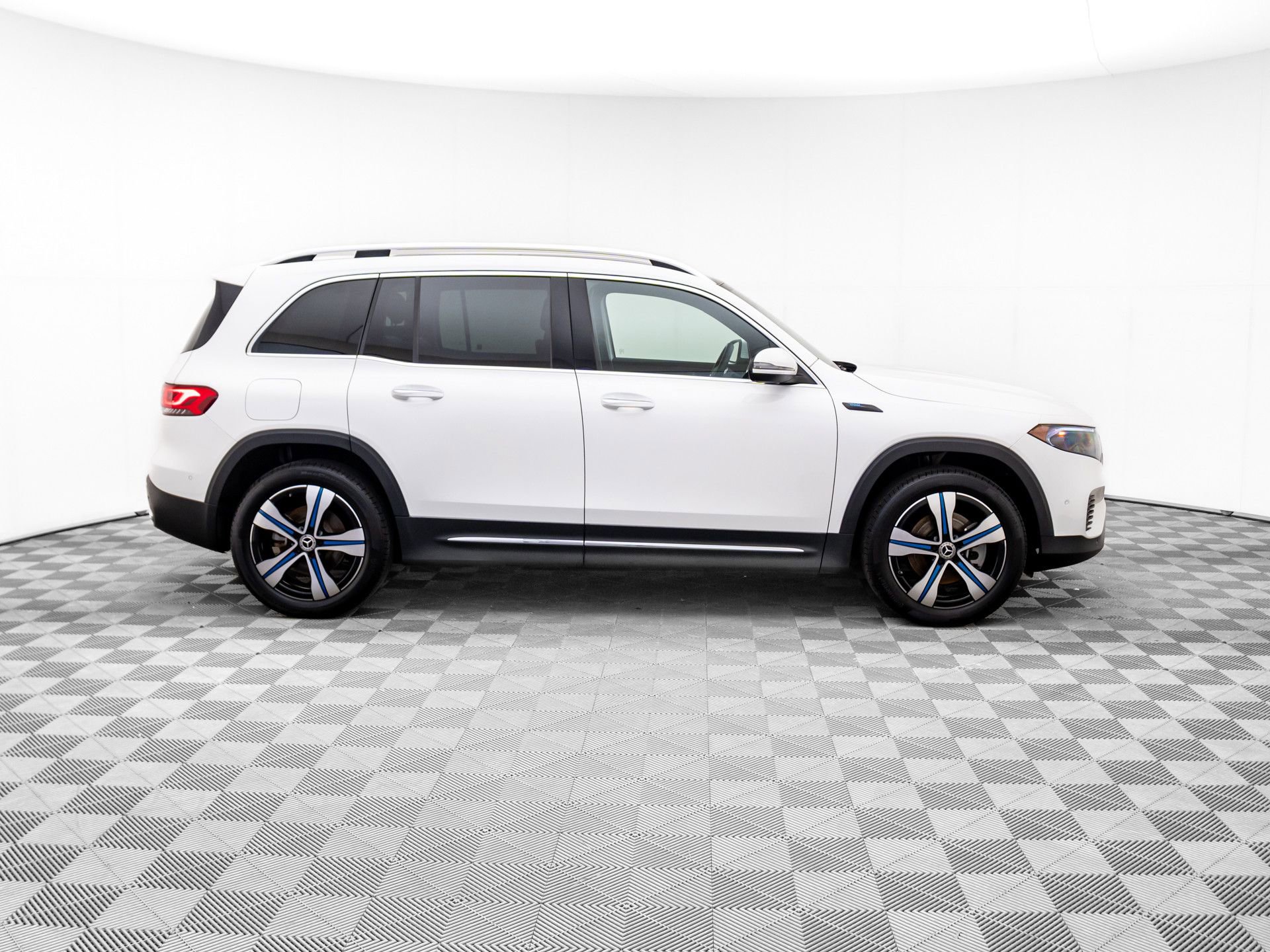 Certified 2023 Mercedes-Benz EQB 300 4MATIC image 7