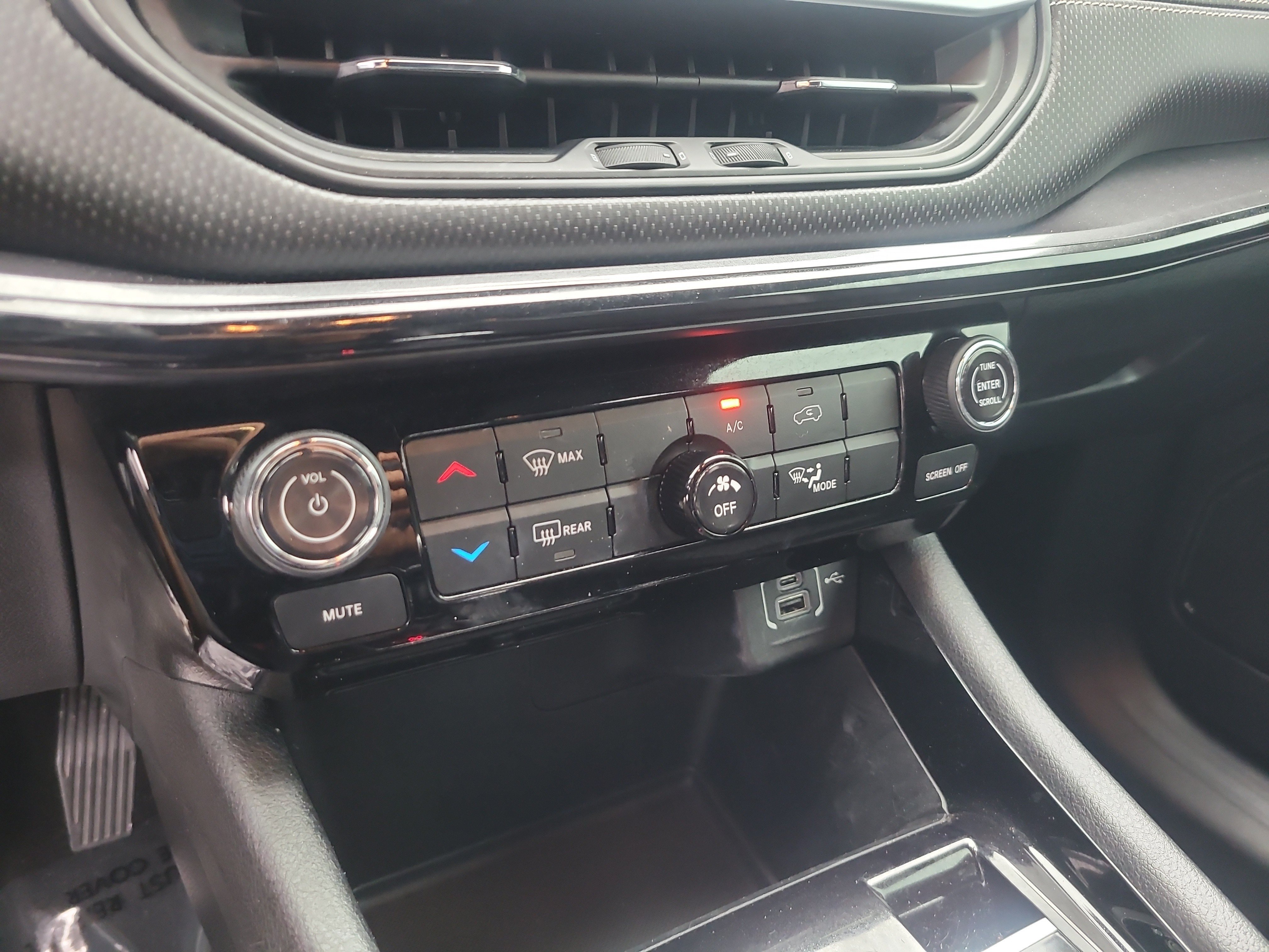 Used 2022 Jeep Compass Latitude FWD image 23