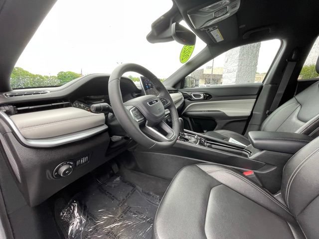 Used 2025 Jeep Compass Limited AWD/4WD image 10
