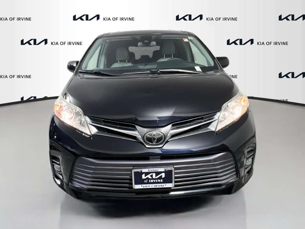 Used 2019 Toyota Sienna XLE FWD image 2
