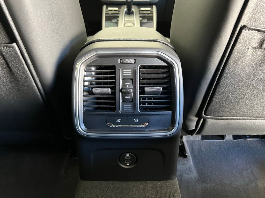 Certified 2026 Porsche Macan AWD/4WD image 17