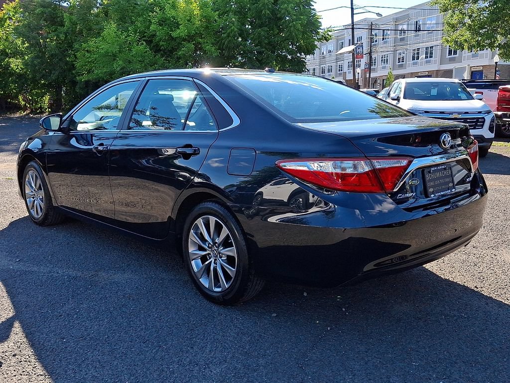 Used 2016 Toyota Camry XLE w/ Moonroof Package FWD image 6