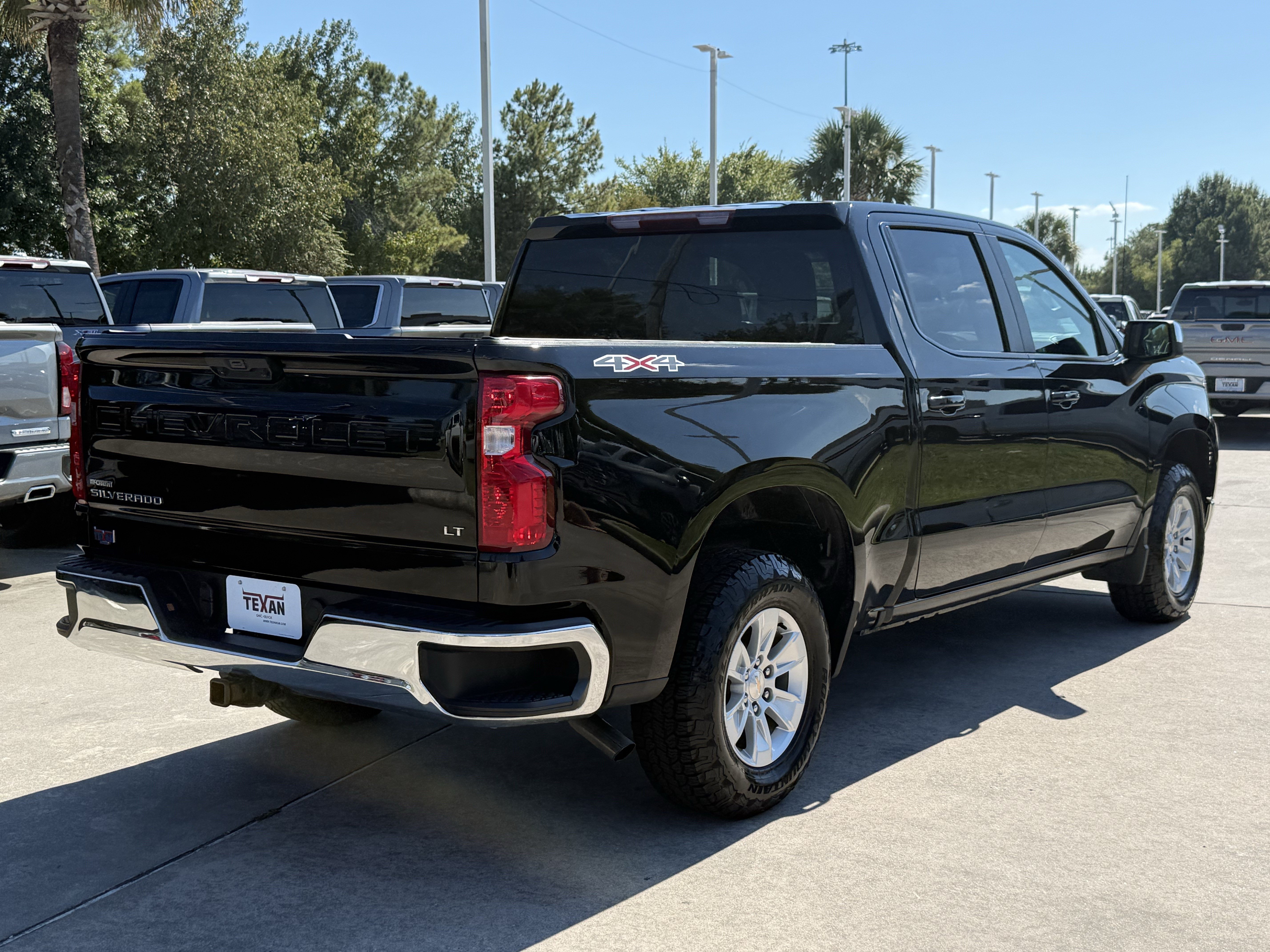 Used 2025 Chevrolet Silverado 1500 LT AWD/4WD image 5