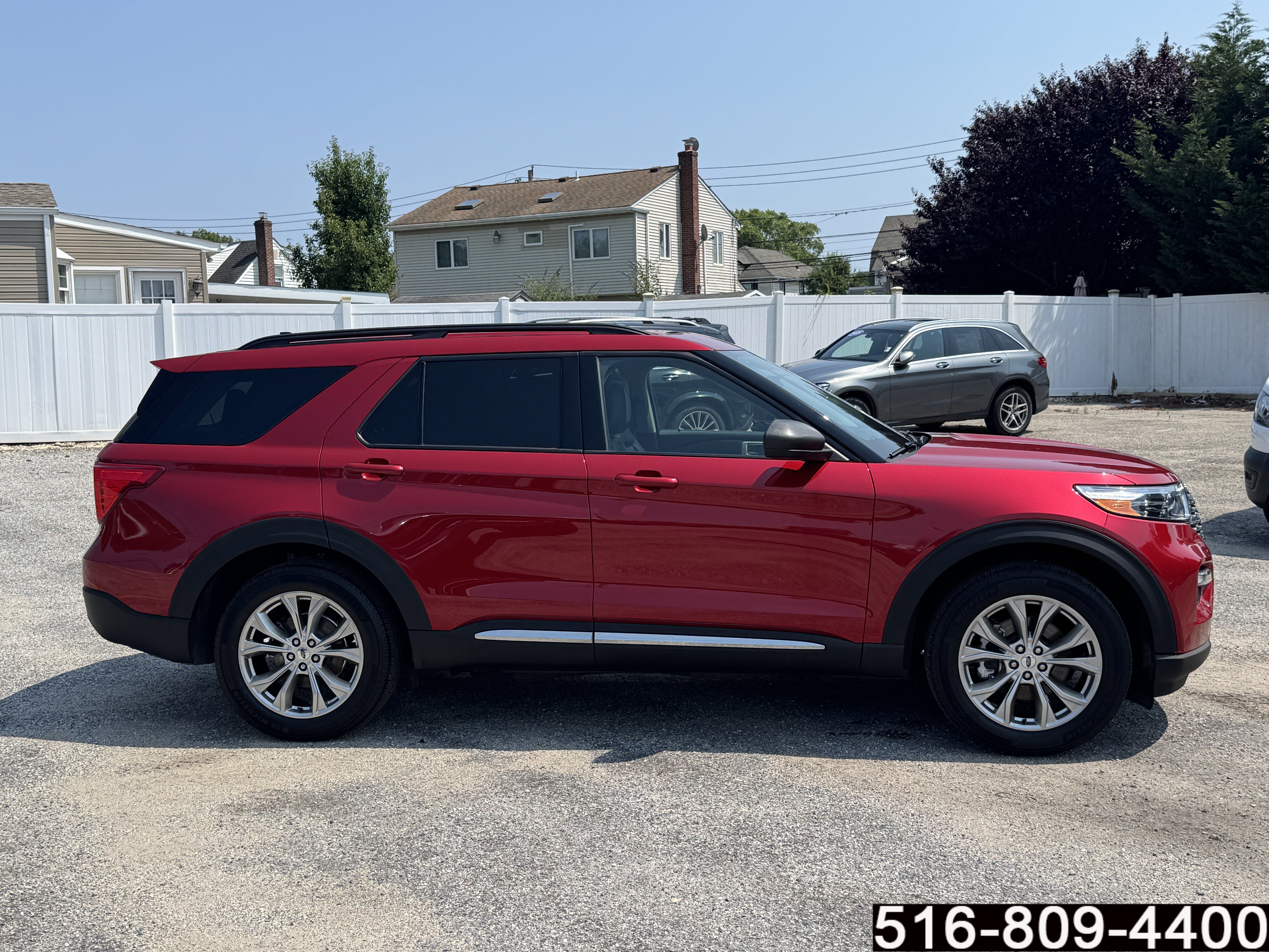 Used 2023 Ford Explorer XLT w/ Equipment Group 202A AWD/4WD image 4