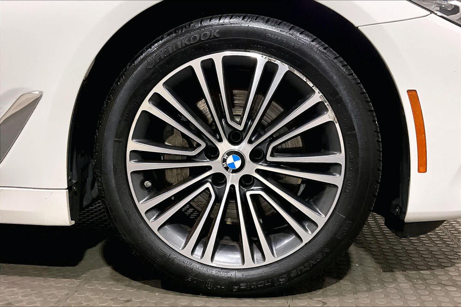 Used 2018 BMW 530i xDrive w/ Premium Package AWD/4WD image 19