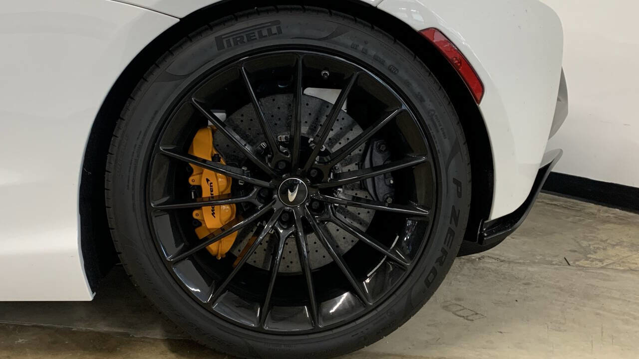 Used 2025 McLaren Artura Spider image 6