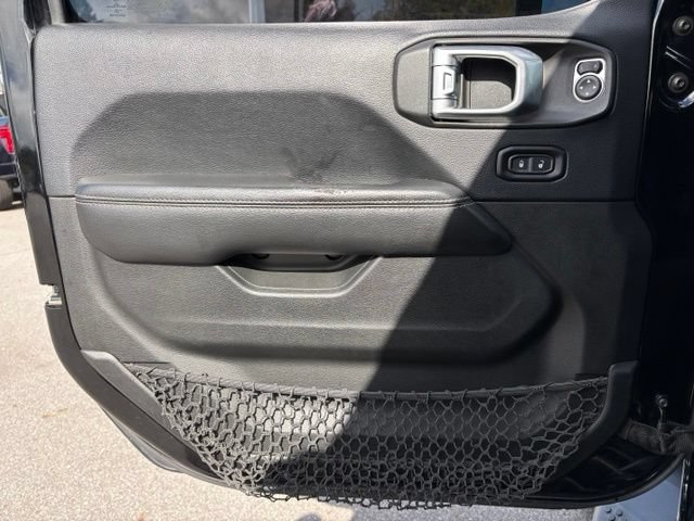 Used 2018 Jeep Wrangler Unlimited Sahara AWD/4WD image 10