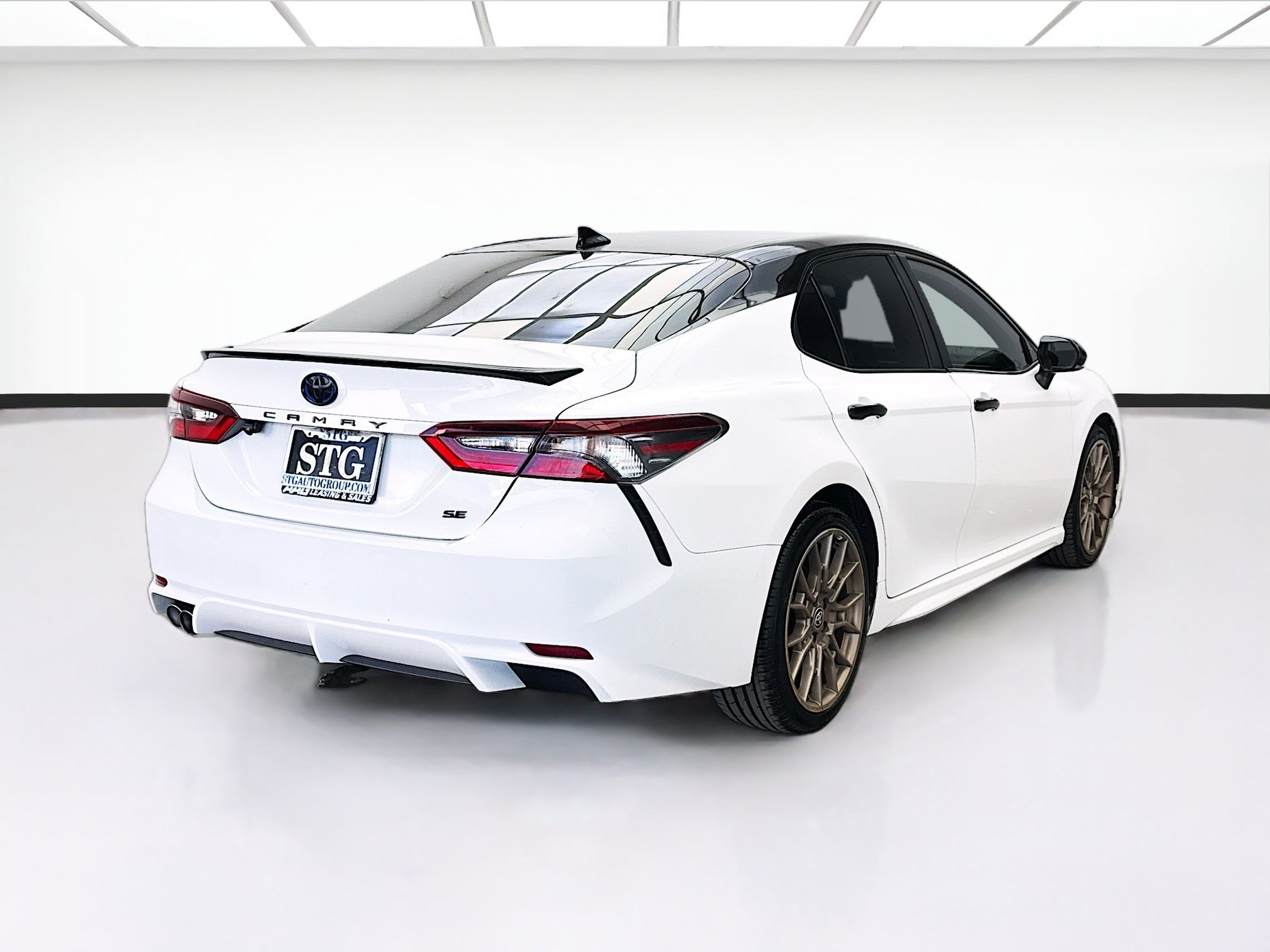 Used 2023 Toyota Camry SE FWD image 4