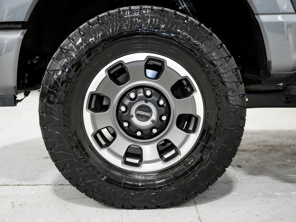 Used 2023 Ford F350 Platinum w/ Tremor Off-Road Package AWD/4WD image 36