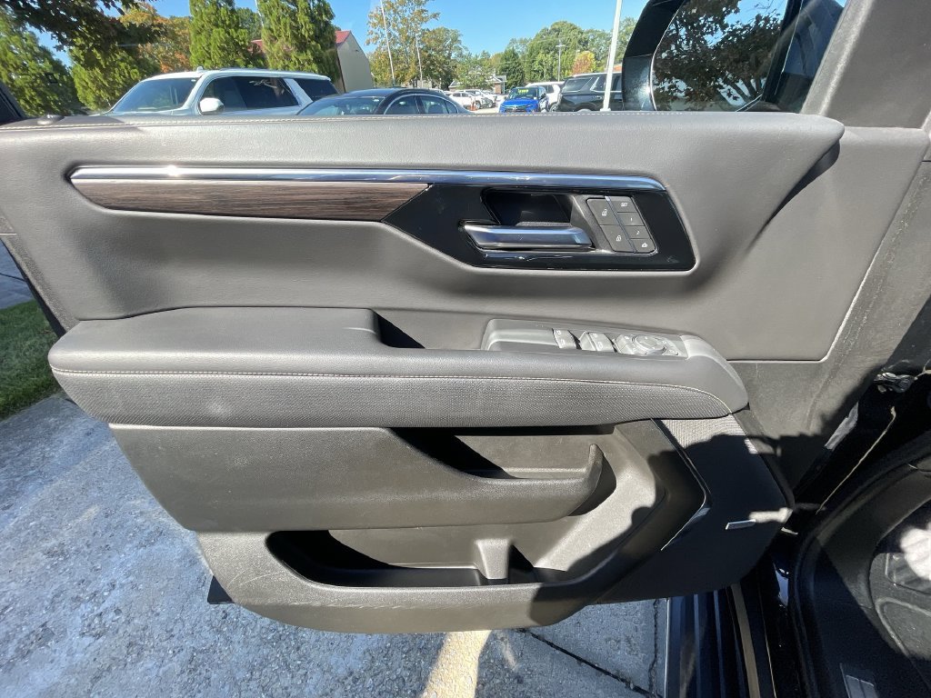 Certified 2025 Chevrolet Tahoe Premier RWD image 22