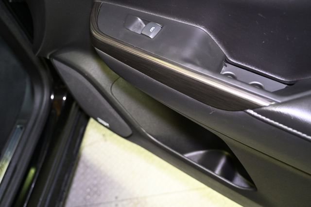 Used 2023 GMC Acadia SLT image 60