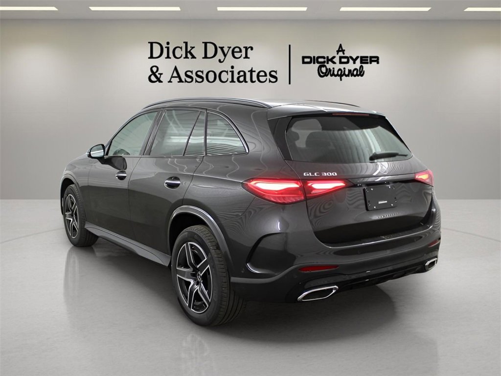 Used 2025 Mercedes-Benz GLC 300 image 5
