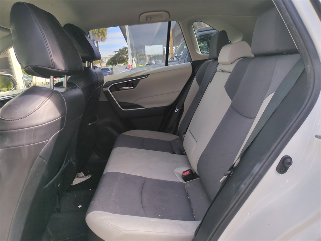 Used 2022 Toyota RAV4 XLE image 16