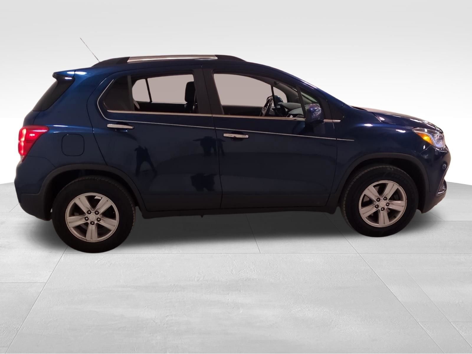 Used 2019 Chevrolet Trax LT w/ LT Convenience Package image 3