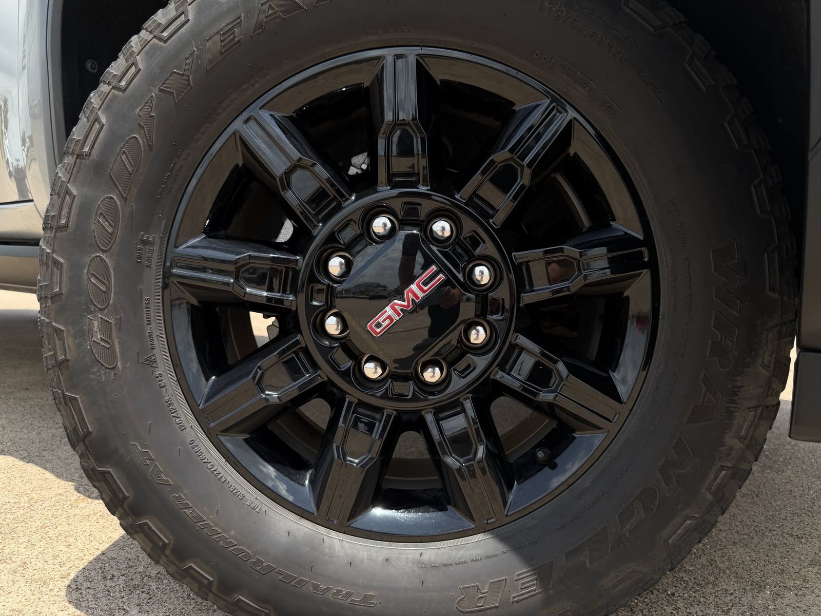 Used 2025 GMC Sierra 2500 AT4 w/ AT4 Premium Plus Package AWD/4WD image 10