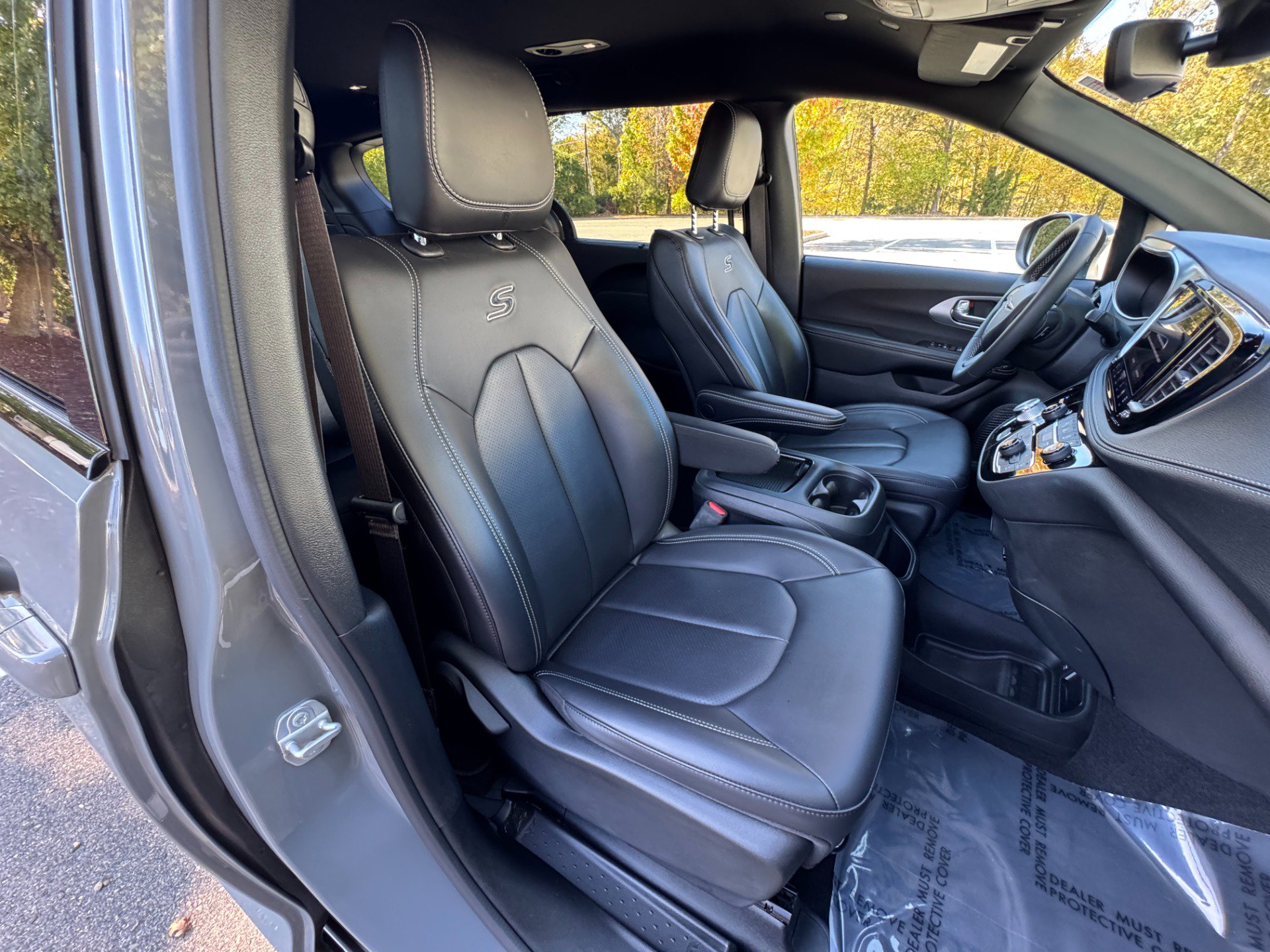 Used 2023 Chrysler Pacifica Touring-L w/ S Appearance Package image 44