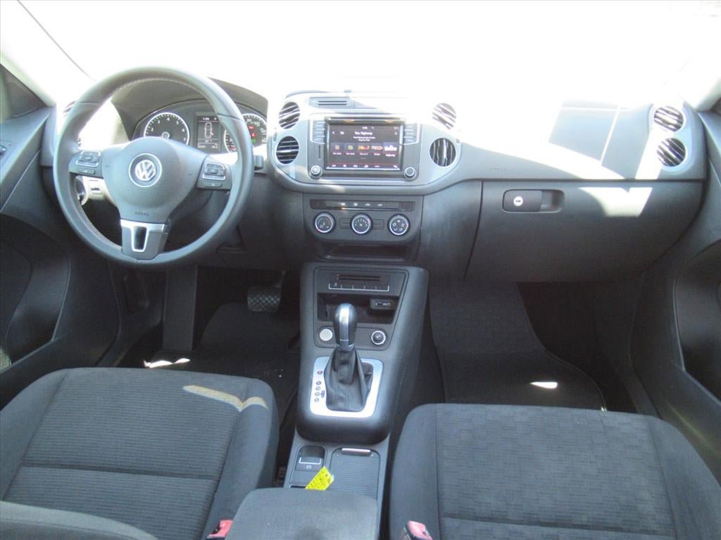 Used 2017 Volkswagen Tiguan Limited w/ Premium Package FWD image 12