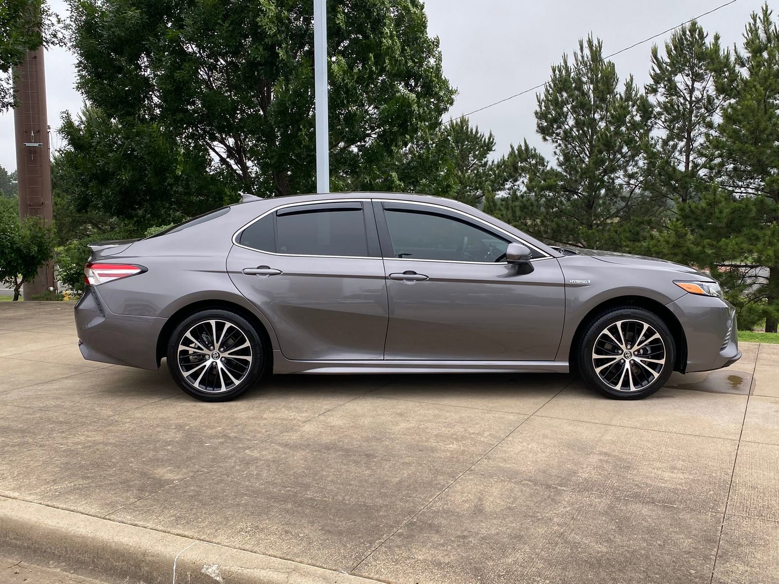 Used 2020 Toyota Camry SE FWD image 7