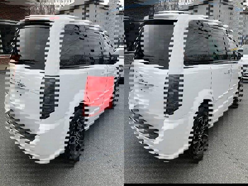 Used 2017 Dodge Grand Caravan SE image 5