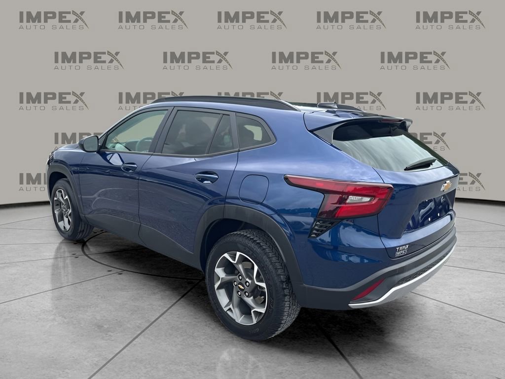 Used 2024 Chevrolet Trax LT FWD image 3