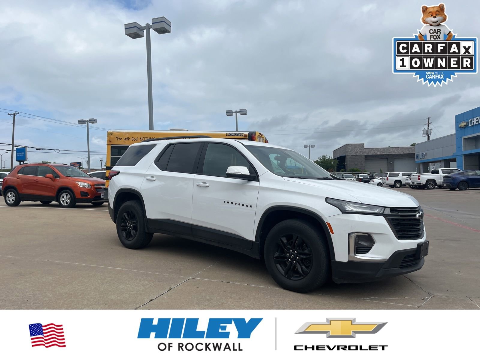 Used 2023 Chevrolet Traverse LT image 1