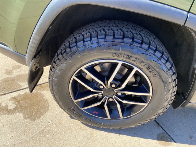 Used 2020 Jeep Grand Cherokee Trailhawk AWD/4WD image 31