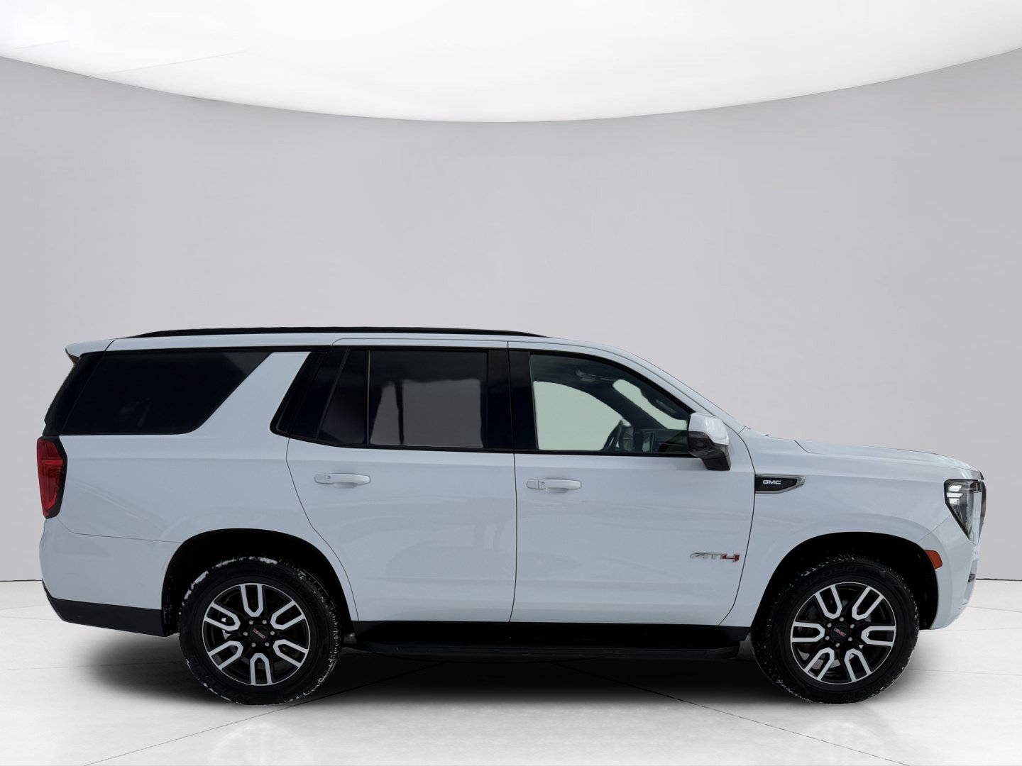 Used 2021 GMC Yukon AT4 w/ Technology Package AWD/4WD image 12