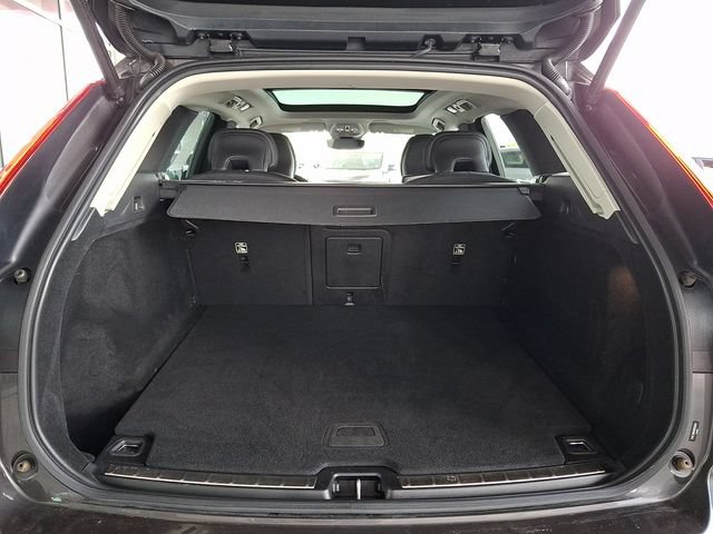 Used 2022 Volvo XC60 B5 Momentum AWD/4WD image 28