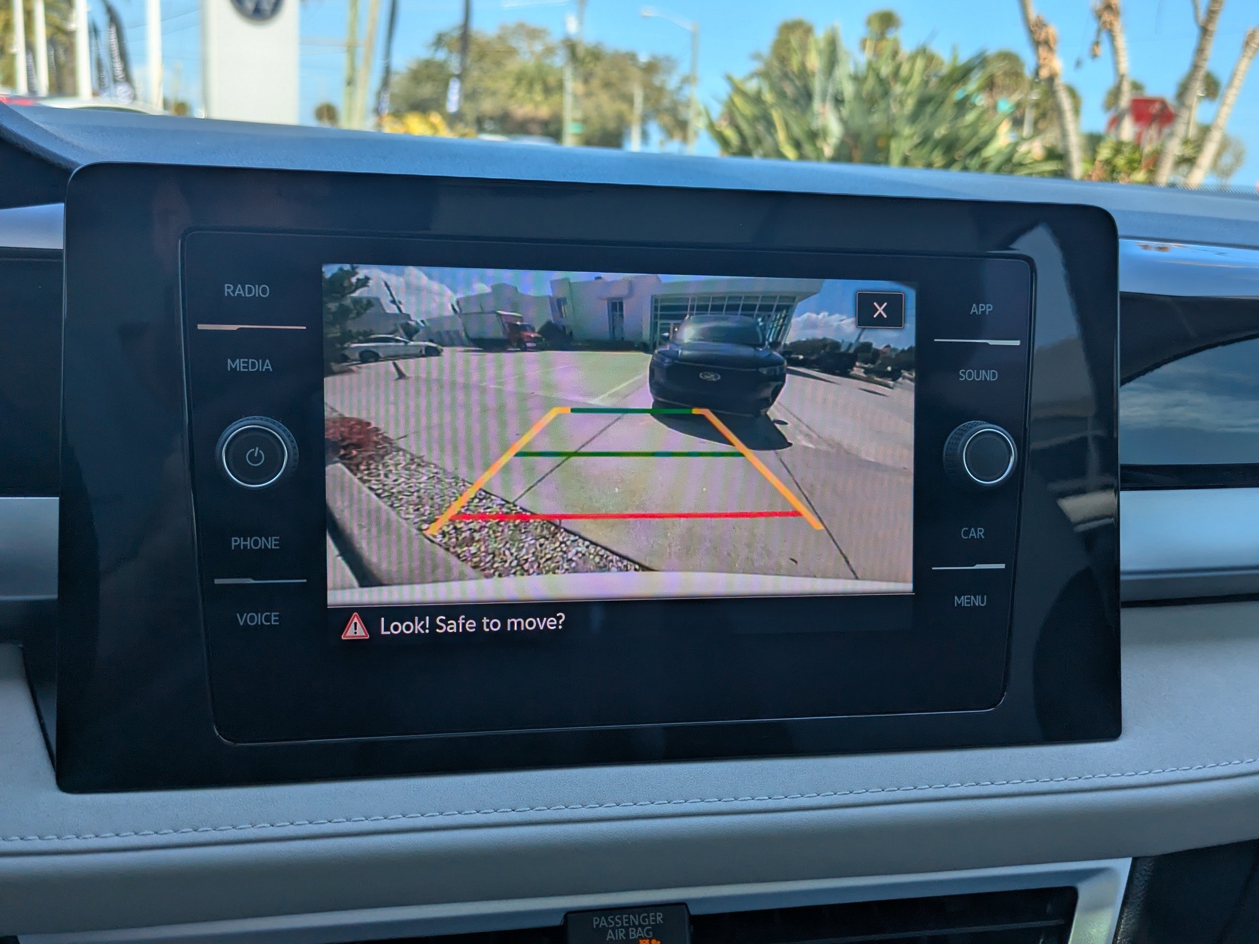 Certified 2025 Volkswagen Taos SE image 22