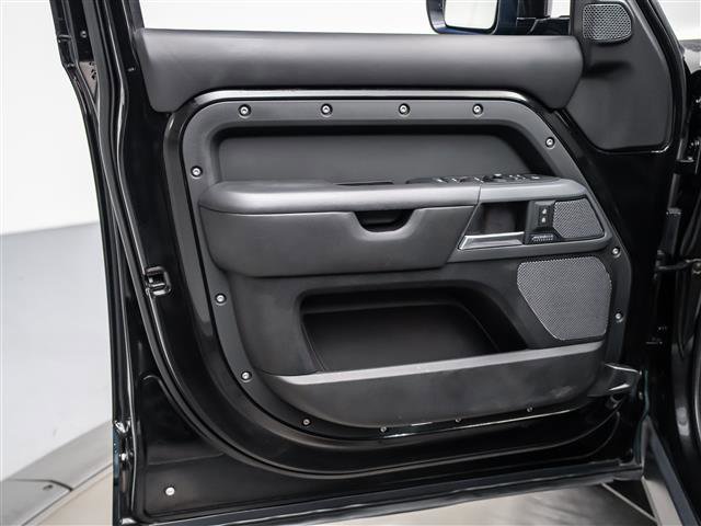 Used 2020 Land Rover Defender 110 X image 26