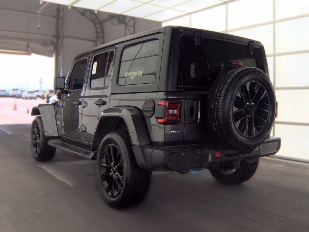Used 2023 Jeep Wrangler Unlimited Sahara w/ Cold Weather Group AWD/4WD image 4