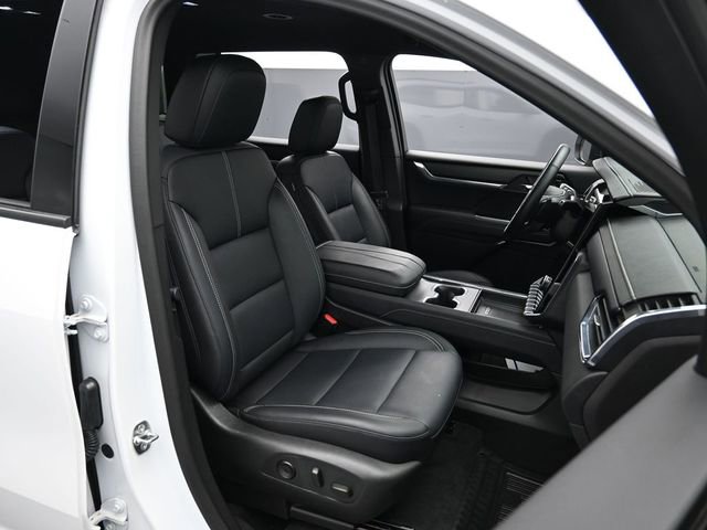 Used 2024 GMC Acadia Elevation image 28