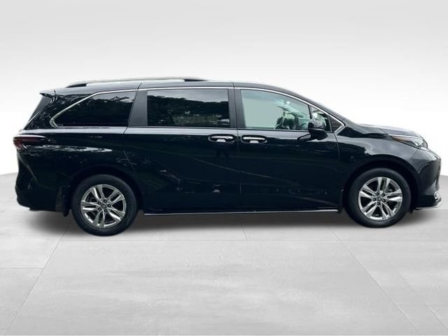 Used 2024 Toyota Sienna XLE w/ XLE Plus Package AWD/4WD image 12