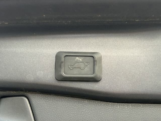 Used 2022 Toyota RAV4 XLE Premium image 12