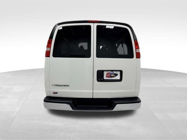 Certified 2025 Chevrolet Express 3500 LT w/ LT Preferred Equipment Group RWD image 4