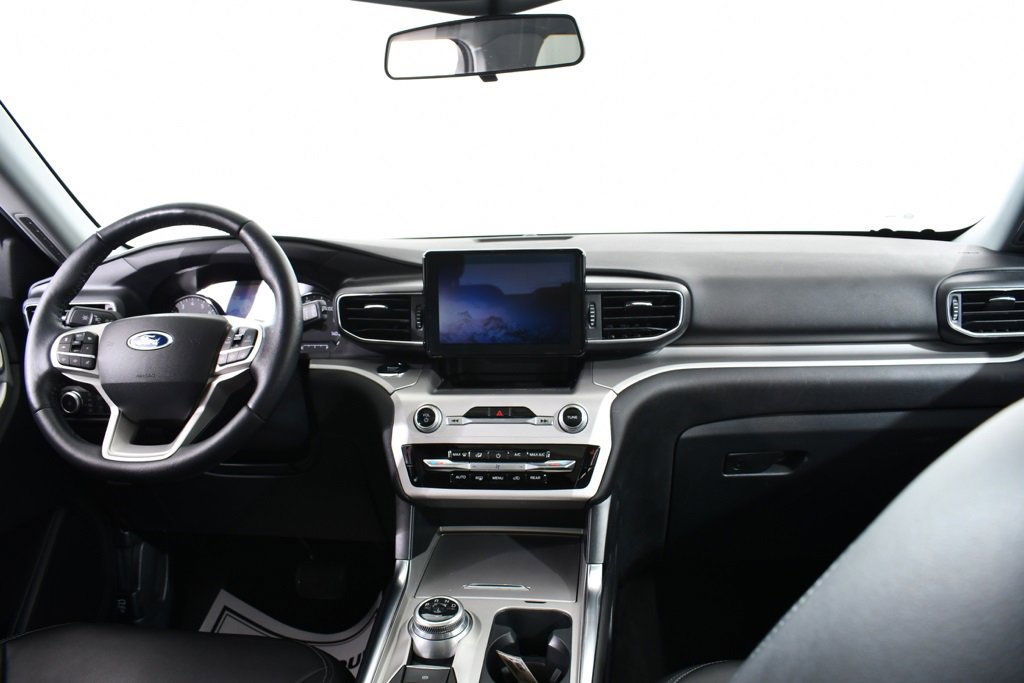 Used 2022 Ford Explorer XLT w/ Equipment Group 202A image 7