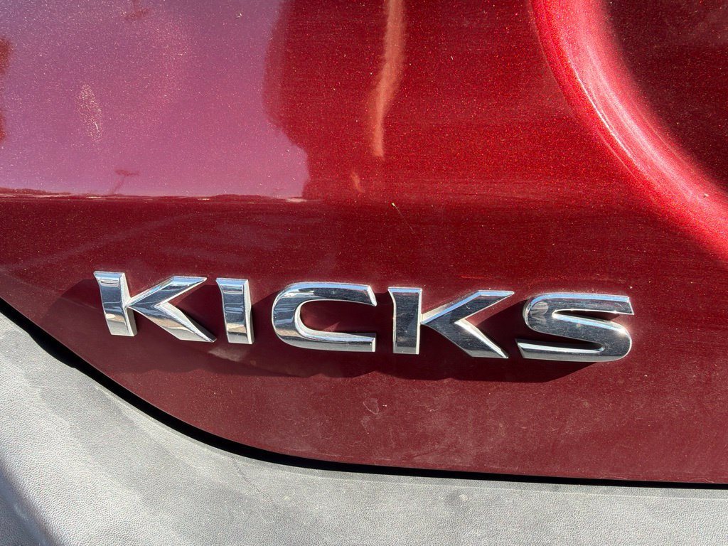 Used 2020 Nissan Kicks SR FWD image 11