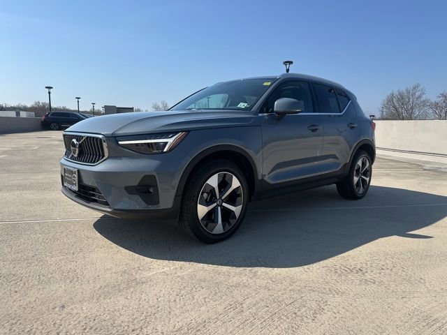 Certified 2023 Volvo XC40 B5 Ultimate w/ Climate Package image 4