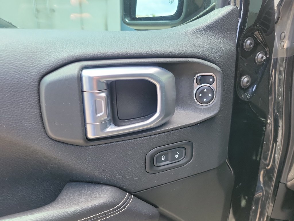 Used 2021 Jeep Wrangler Unlimited Sahara w/ Cold Weather Group AWD/4WD image 17