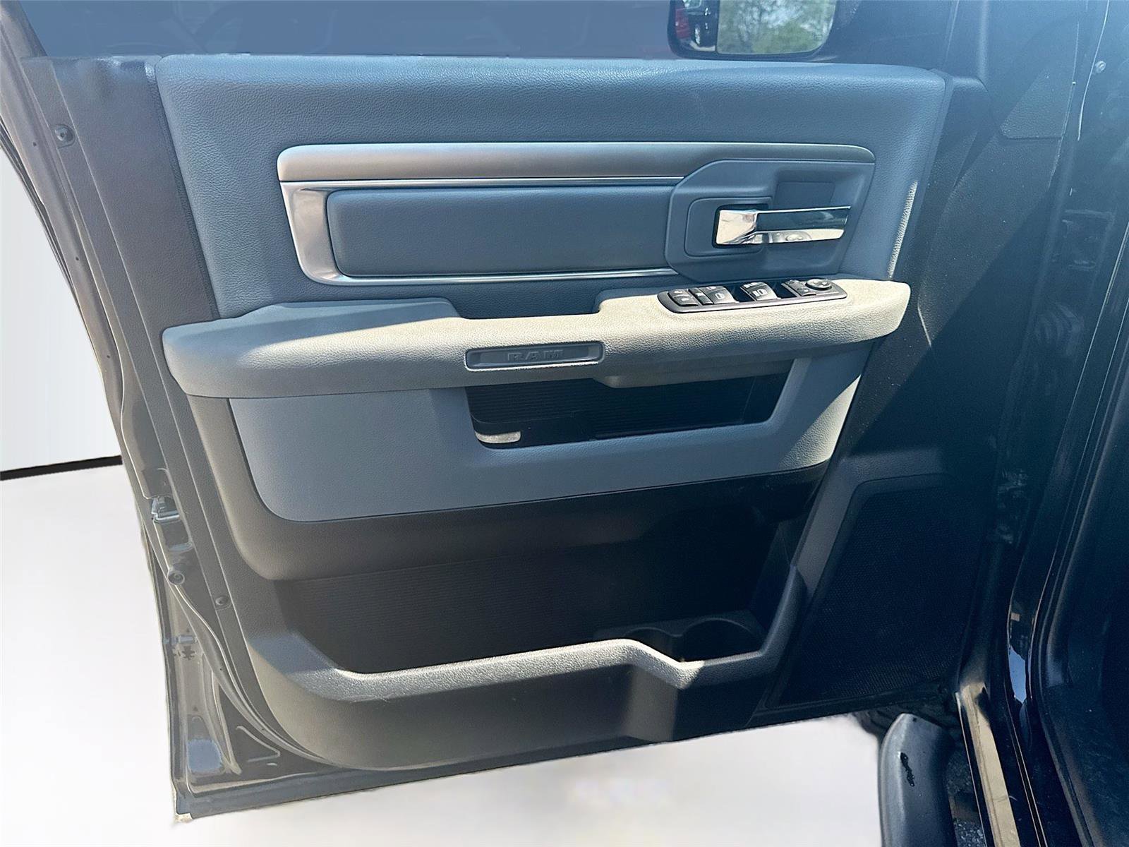 Used 2017 RAM 2500 SLT image 10