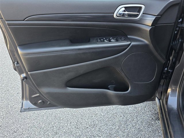 Used 2019 Jeep Grand Cherokee Laredo image 28