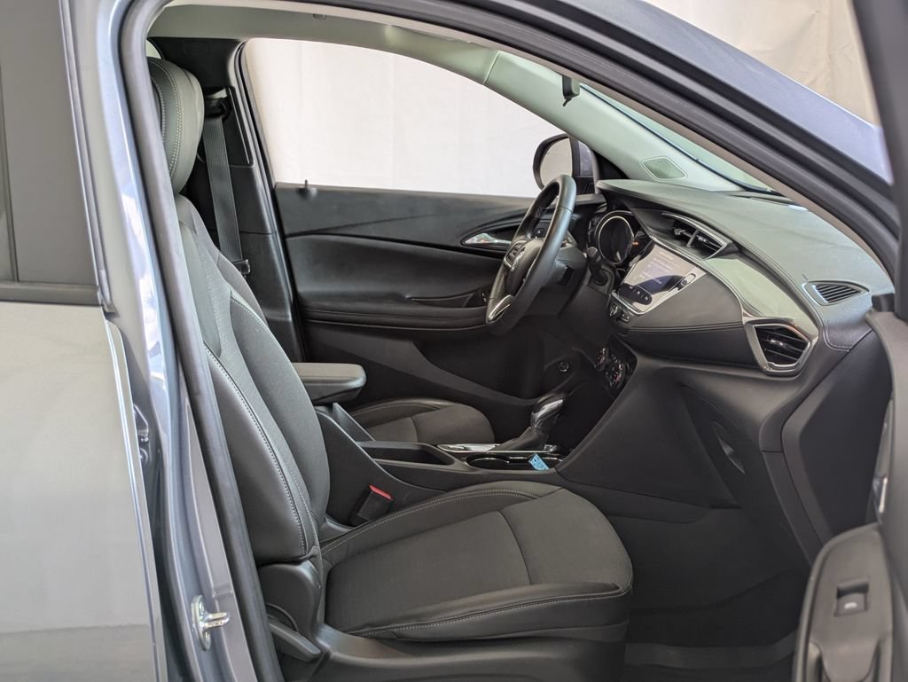 Used 2022 Buick Encore GX Select w/ Sport Touring Package FWD image 22