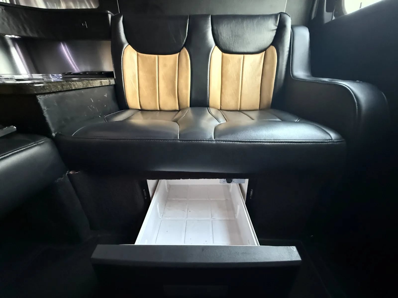 Used 2011 Mercedes-Benz Sprinter 2500 image 22