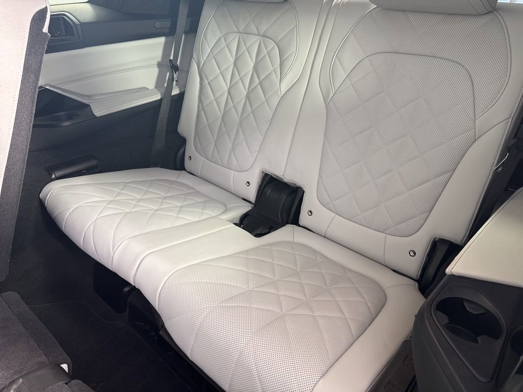 Certified 2024 BMW X7 xDrive40i w/ M Sport Package image 16