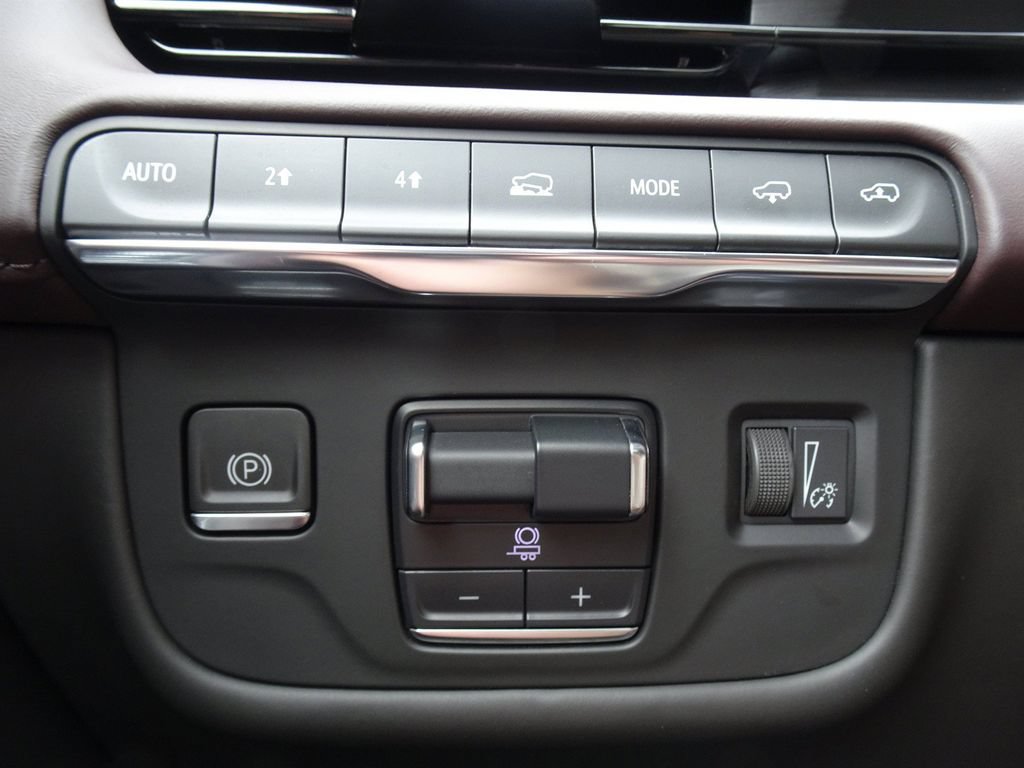 Certified 2023 Cadillac Escalade ESV Sport Platinum w/ LPO, ONYX Package AWD/4WD image 24