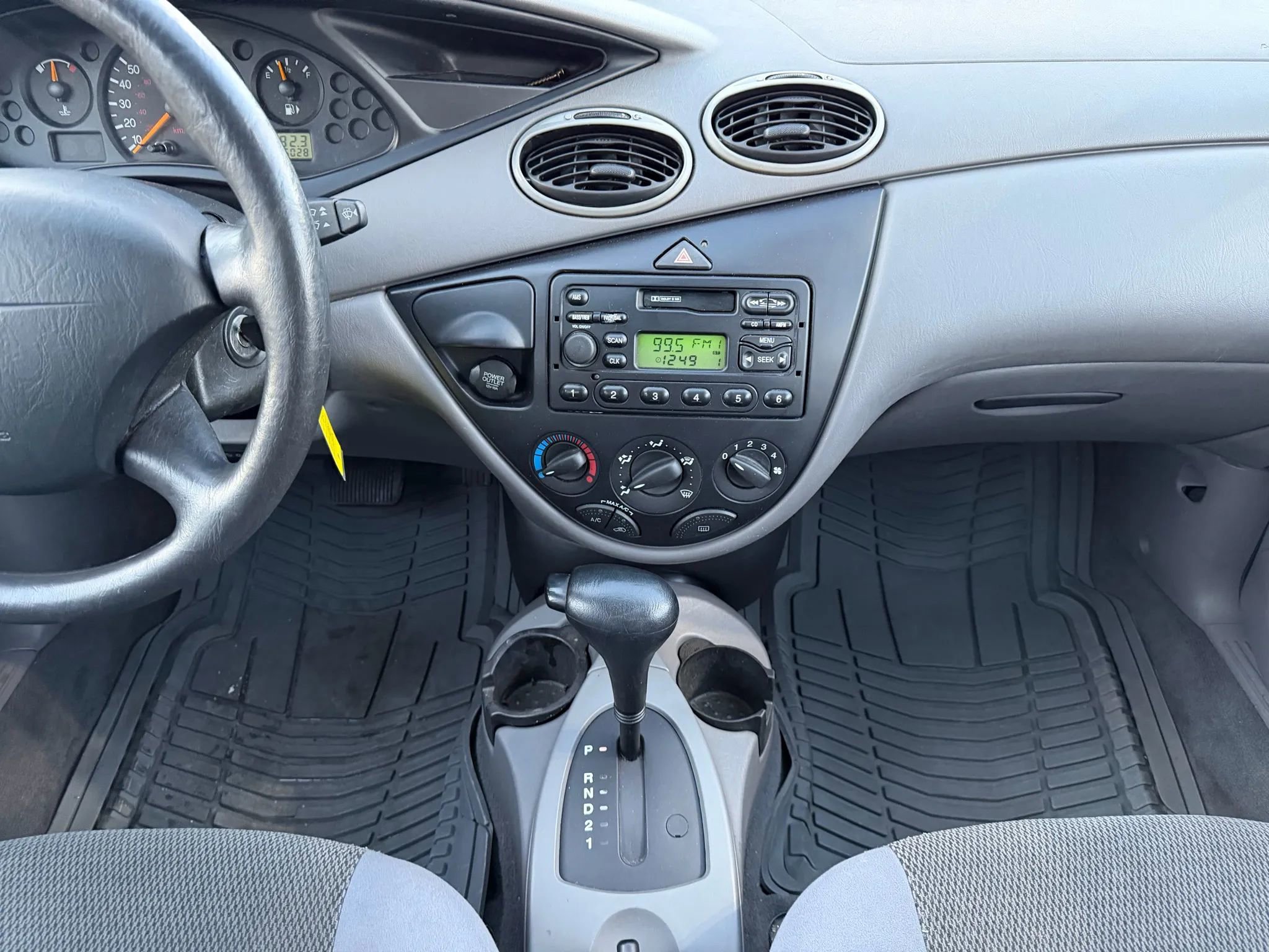 Used 2004 Ford Focus LX image 21