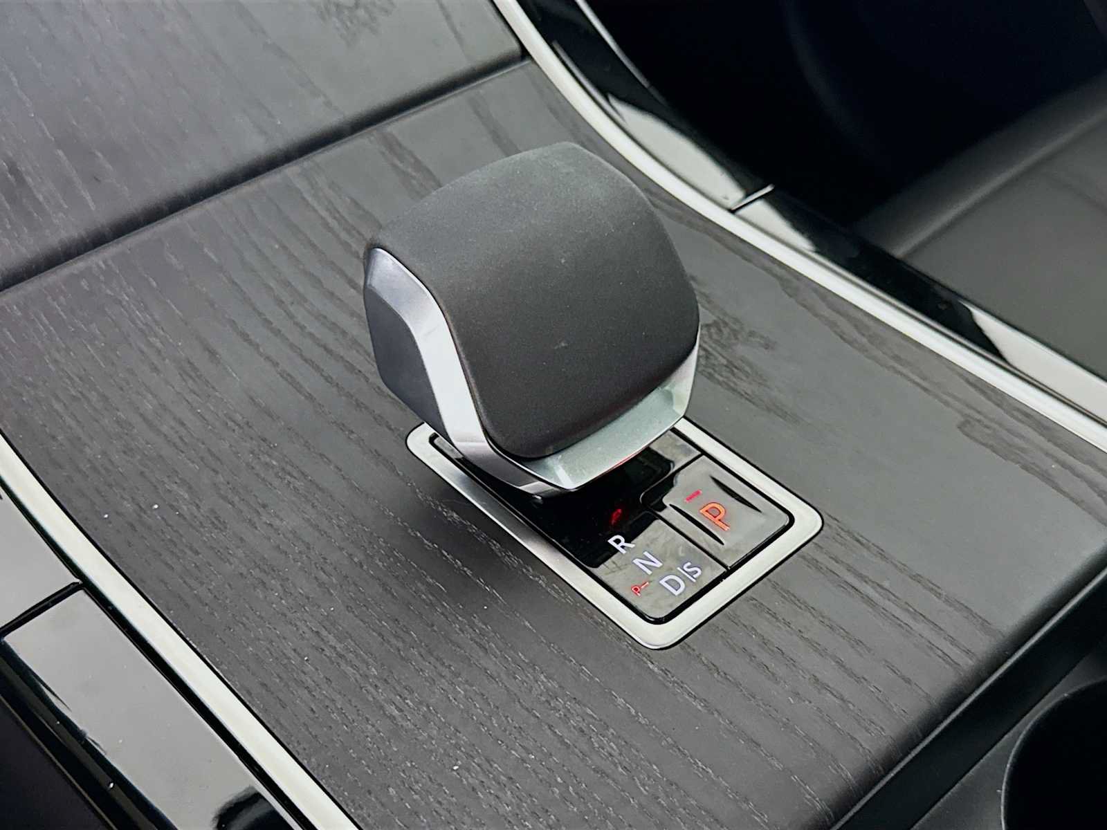 Used 2026 Land Rover Range Rover Velar Dynamic SE AWD/4WD image 17