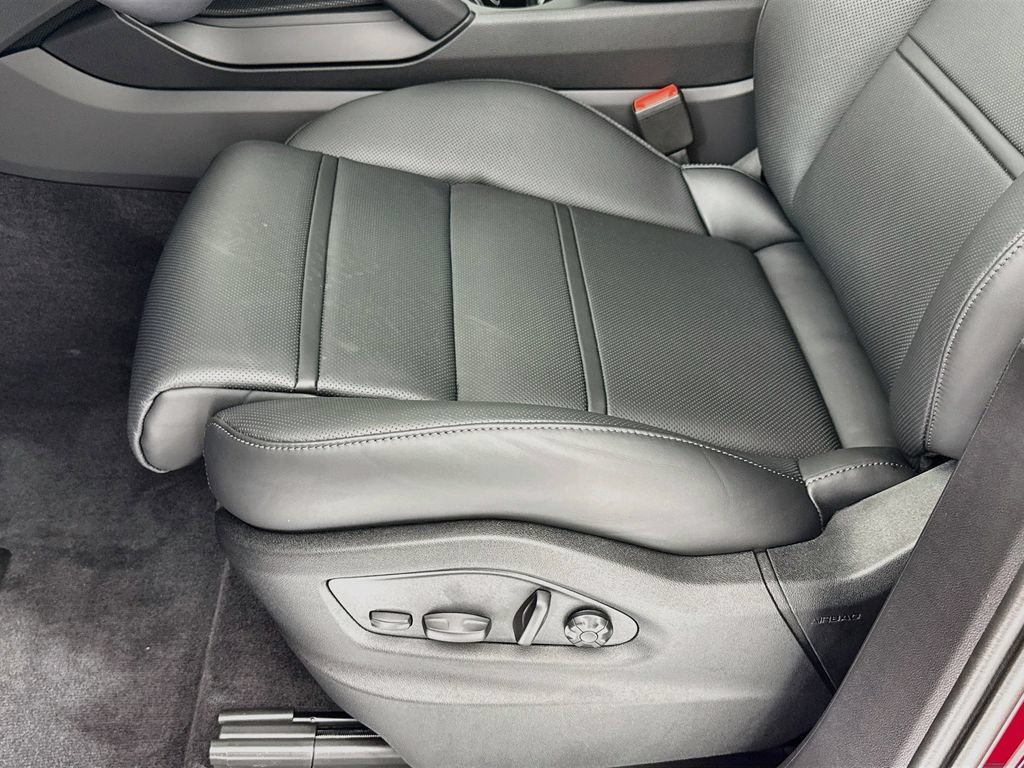 New 2026 Porsche Cayenne Coupe AWD/4WD image 13