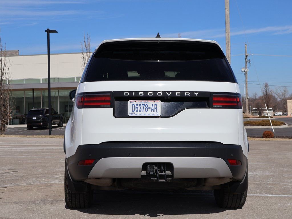 Used 2025 Land Rover Discovery S image 6